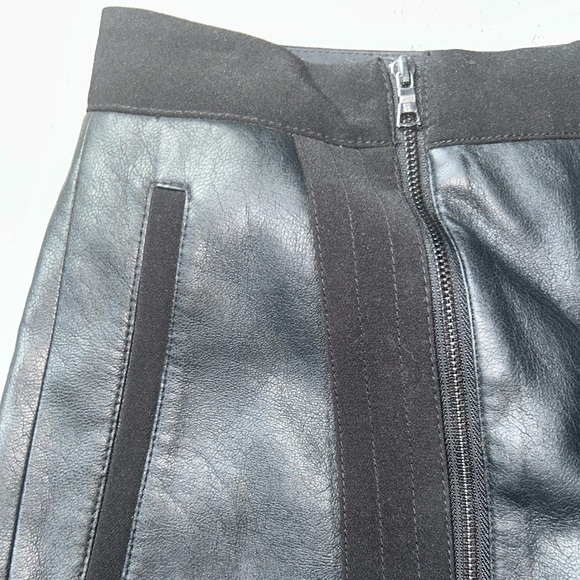 BCBG Max Azria Leather Skirt with Zipper Detail - Picture 4 of 6